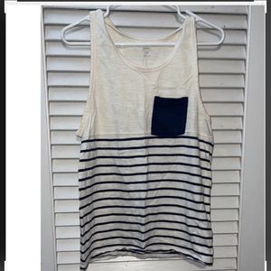 Old Navy Men’s Tank Top Size S
Off white & Navy with pocket
Like new condition